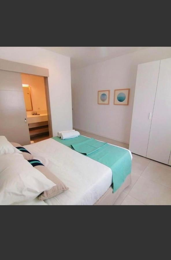 Eastern Blue Beachfront Luxury Apartment Poste Lafayette Εξωτερικό φωτογραφία