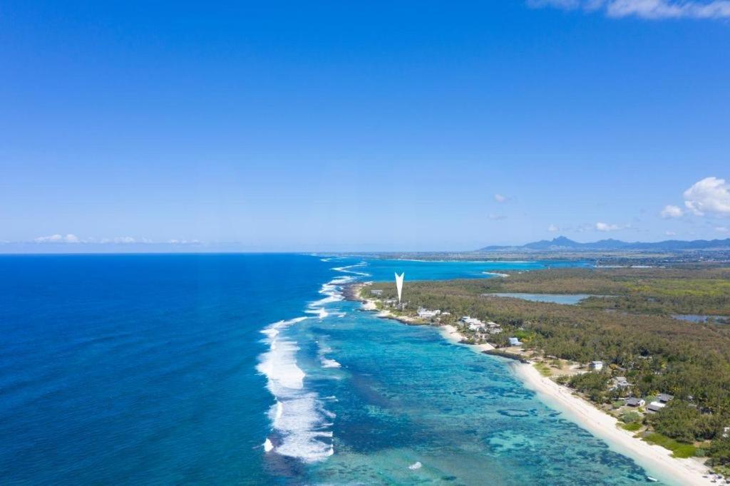 Eastern Blue Beachfront Luxury Apartment Poste Lafayette Εξωτερικό φωτογραφία